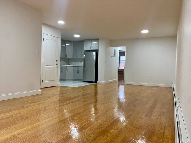 Foto del edificio - 25-59-59 Parsons Blvd