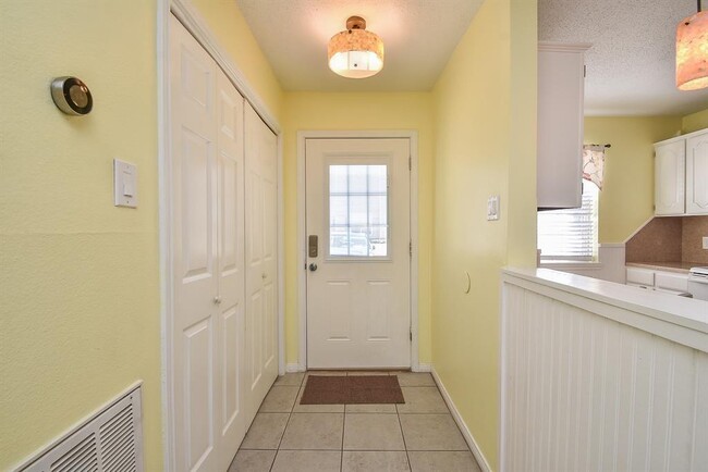 Building Photo - 2030 Plantation Dr