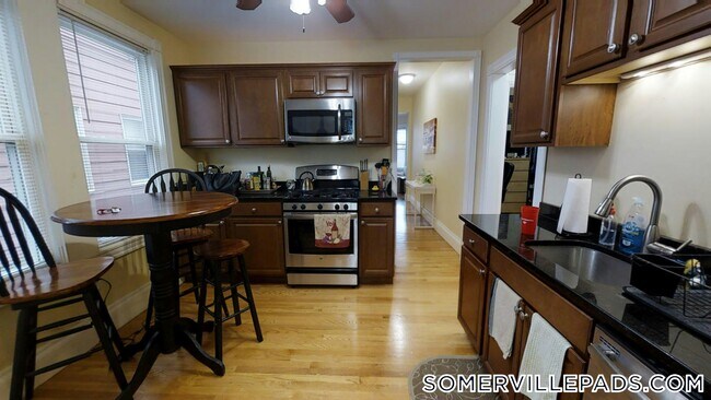 Foto del edificio - 381 Highland Ave