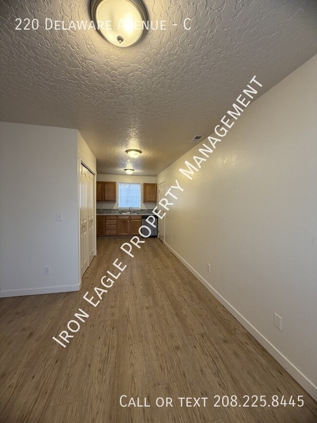 Foto del edificio - 220 Delaware Ave