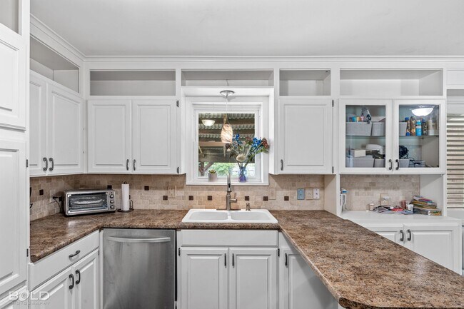 Foto del edificio - Adorable 3 bed 2 bath in Broadmoor Area!