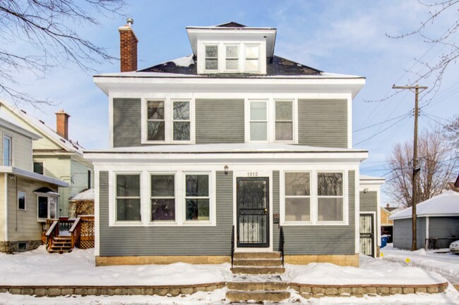 Building Photo - 1012 W 31st St