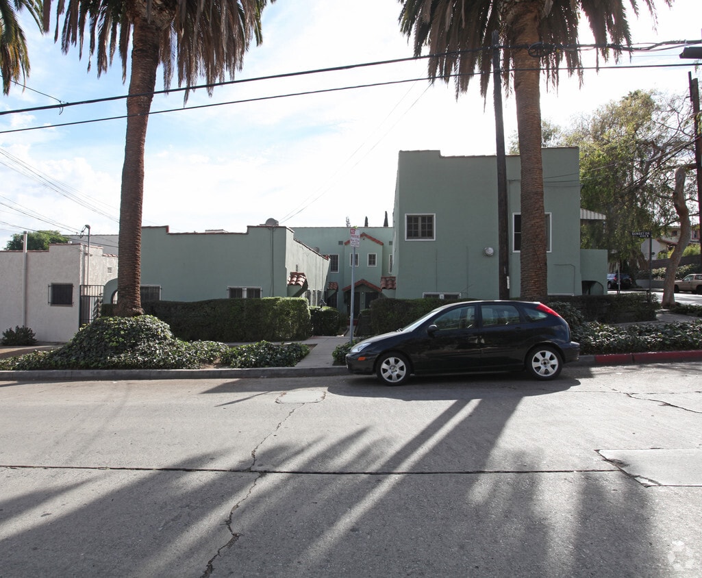 Building Photo - 4230-4244 Sunset Dr