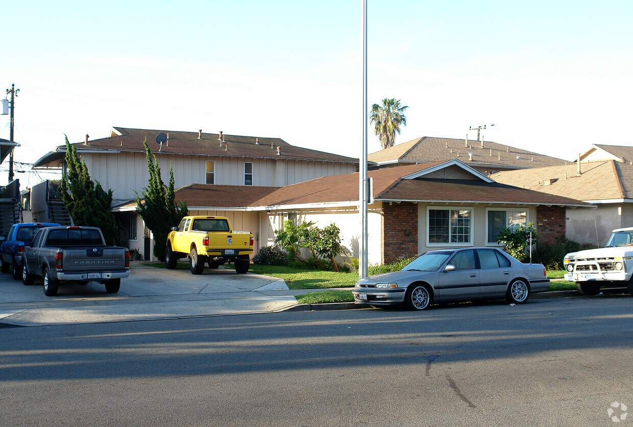Primary Photo - 711 James St