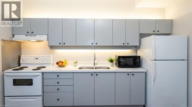 Photo du bâtiment - 12 Bridgeport Rd E