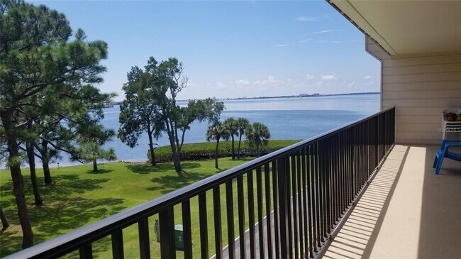 Foto del edificio - 2700 Bayshore Blvd