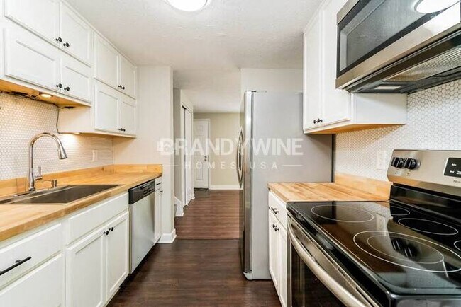 Foto del edificio - 3336 Corey Dr