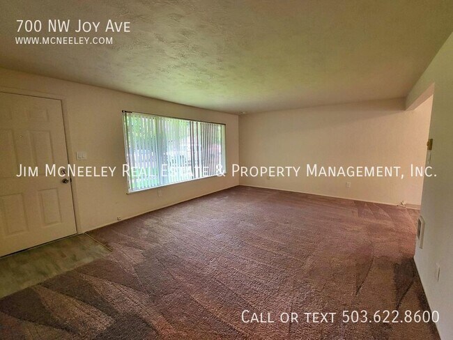 Foto del edificio - 700 NW Joy Ave