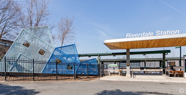 The Metro-North station at Fieldston and Riverdale eases commutes across nearby neighborhoods.