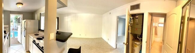 Foto del edificio - 1407 NE 56th St