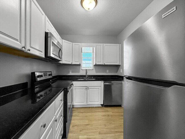 Building Photo - 1158 Talbot Ave