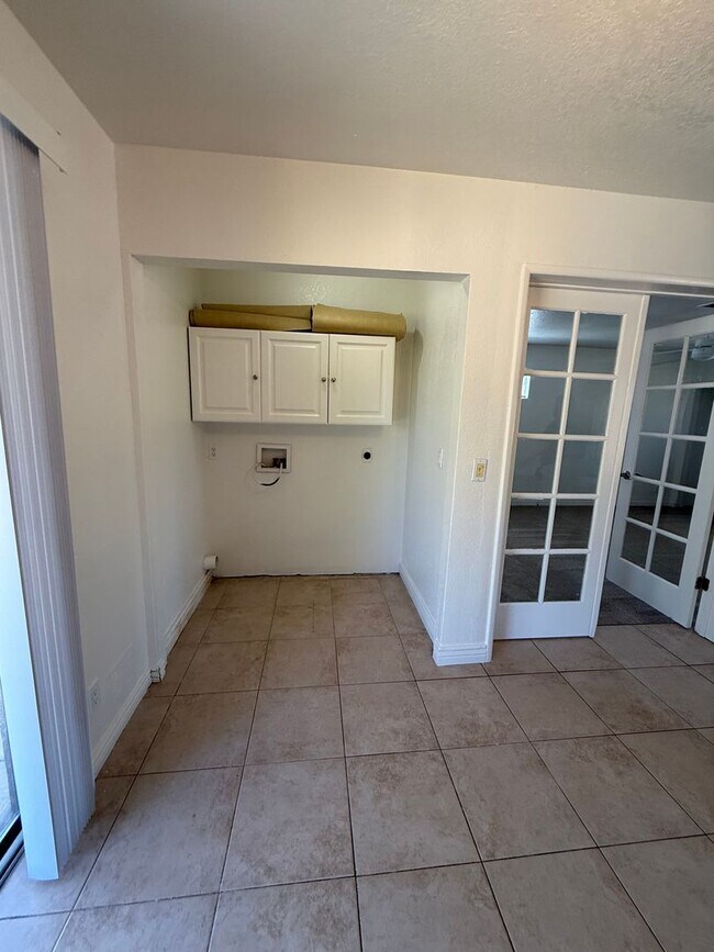 Foto del edificio - 4 bedroom 2 bath-contact Property Pros for more information