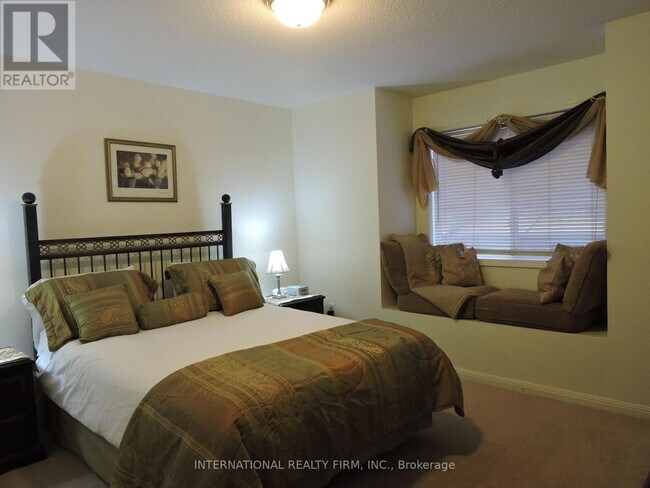 Building Photo - 2453 Baintree Crescent