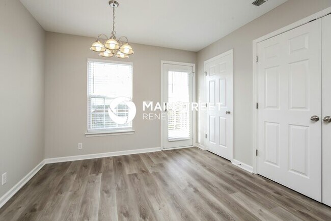Foto del edificio - 3 Bedroom Pet-Friendly Home in La Vergne, TN with Main Street Renewal