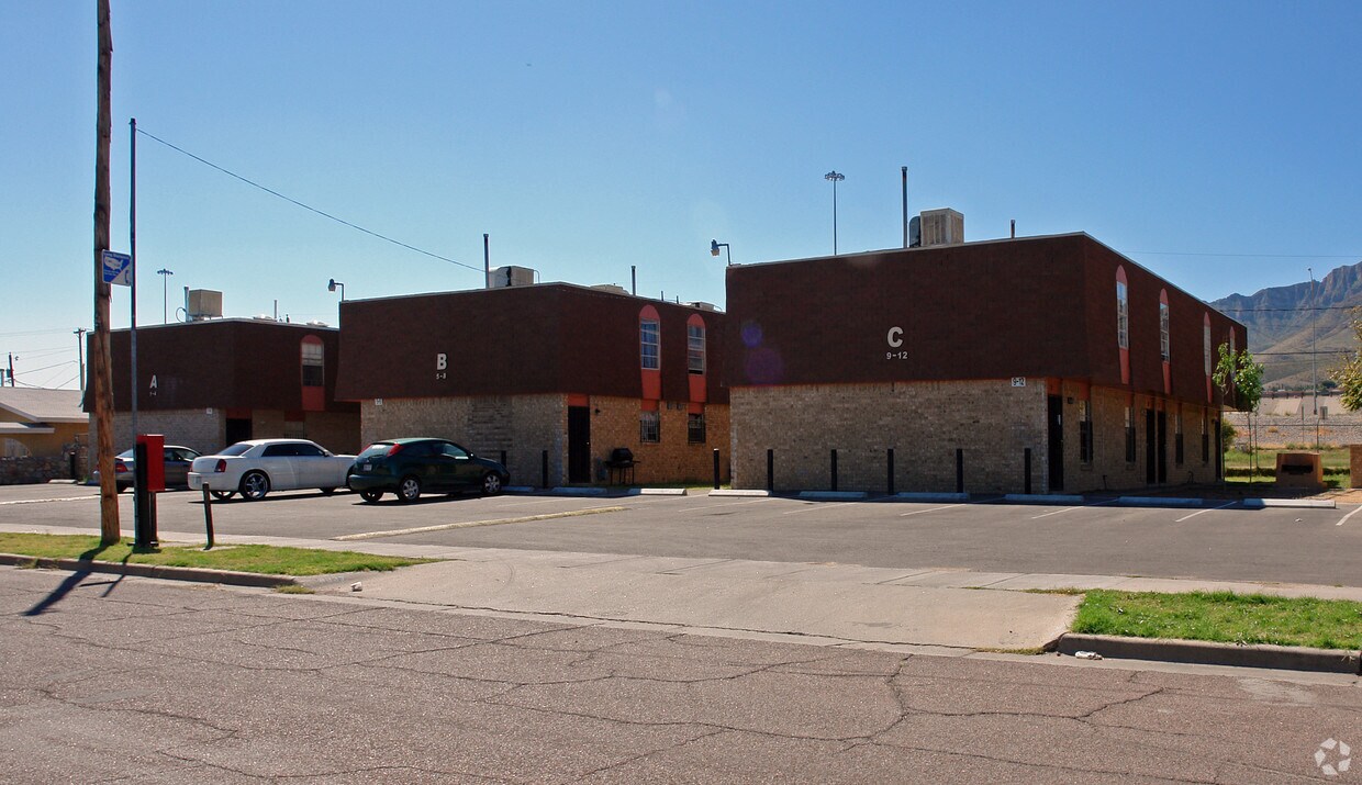 Building Photo - 8937 Kenneth St
