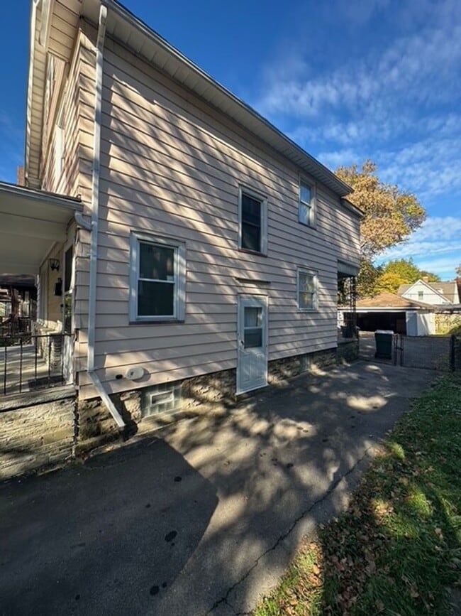 Building Photo - 268 Ave. C