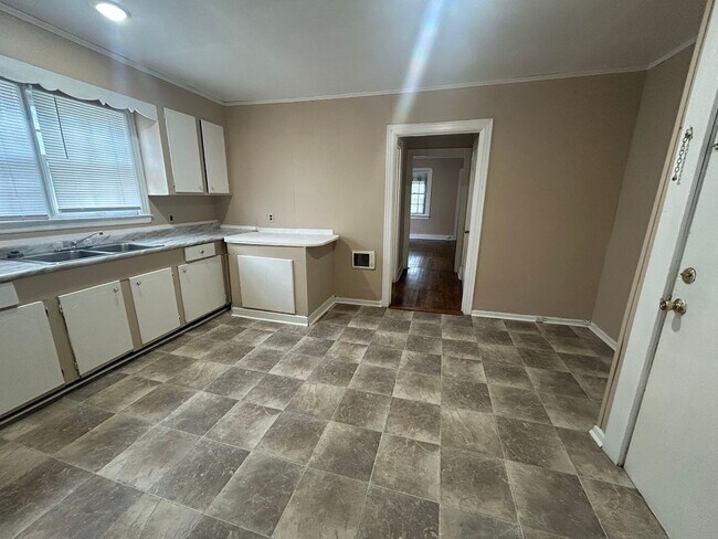 Building Photo - 607 Hatchie St