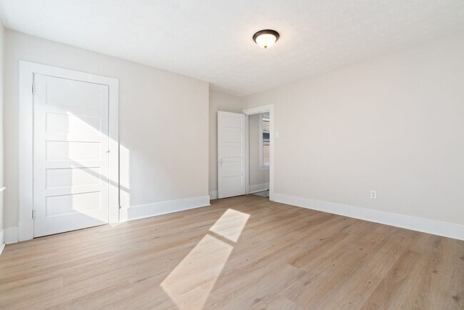 Foto del edificio - MOVE IN SPECIAL! SCORE HALF OFF 1ST MONTH'...