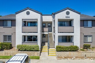 Building Photo - Lincoln Park Apartments