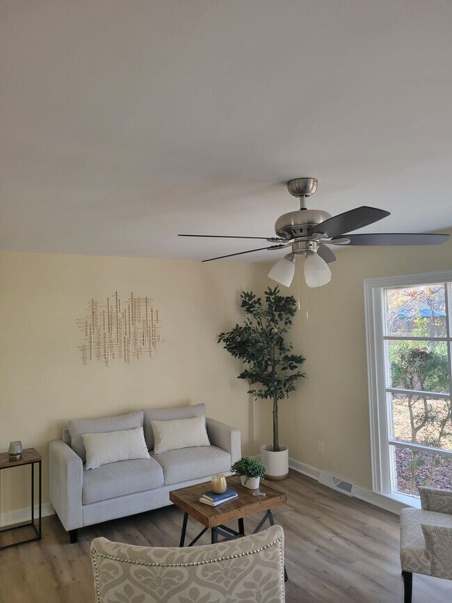 Building Photo - NEWLY RENOVATED LUXURIOS HOME FOR RENT!