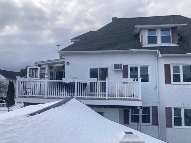 Building Photo - 10 Windsor Rd