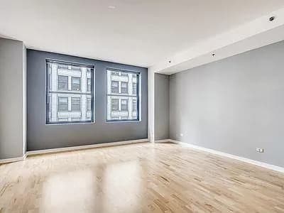 Building Photo - 5 N Wabash Ave