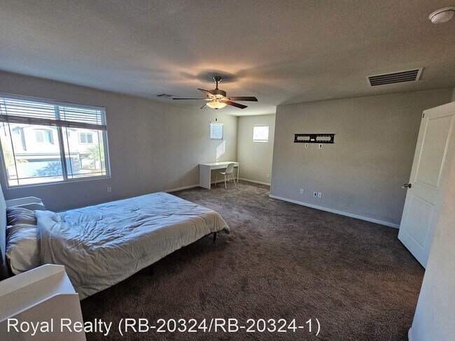 Foto del edificio - 5 br, 3 bath House - 1171 Twincrest ave.