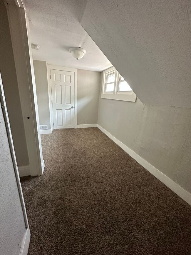 Foto del edificio - Multi Family Home 3 Bedroom and 1 Bath For...