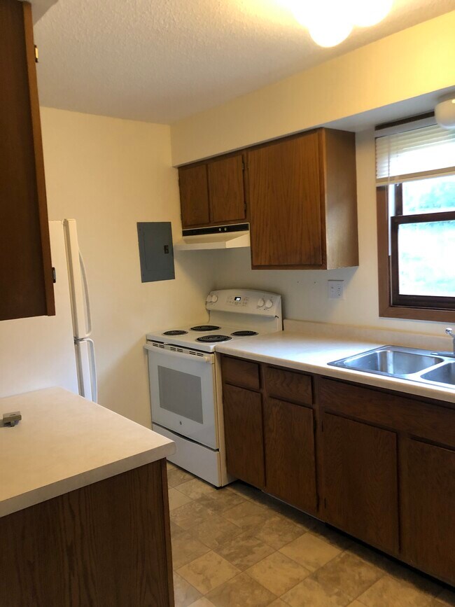 2229 Fareway Dr Unit 3, Muscatine, IA 52761 Apartments in Muscatine