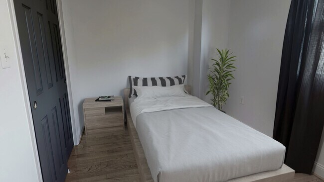 Foto del edificio - ROOM ONLY in 5-bed/3.5-bath Home