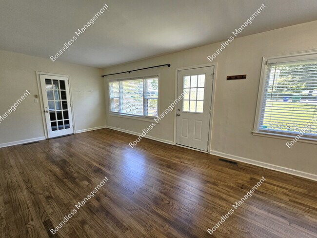 Building Photo - 561 Allendale Dr