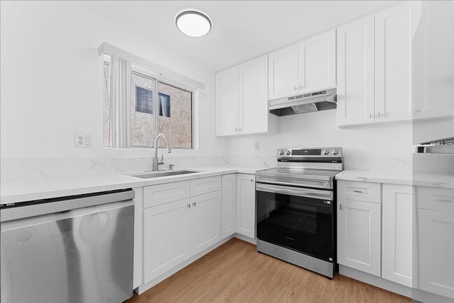 Photo - 719 N Eucalyptus Ave Apartment