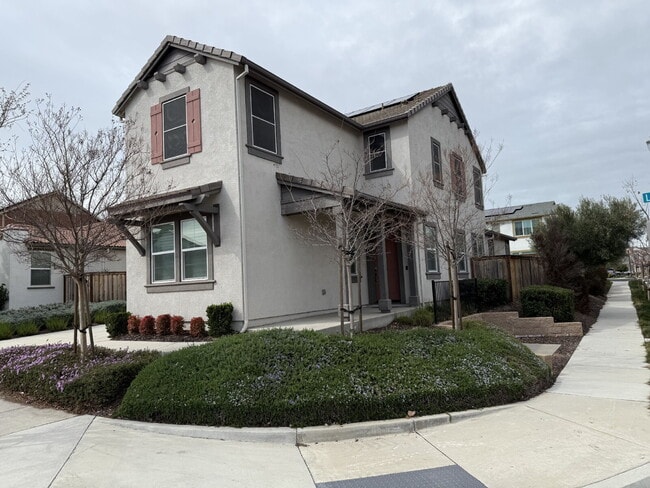 Building Photo - Beautiful 4 Bedroom, 3 Bath Home with Solar in Highly Desired Tracy Hills Community