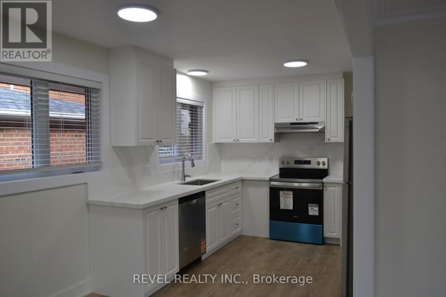 Building Photo - 15 Cedar Brae Blvd