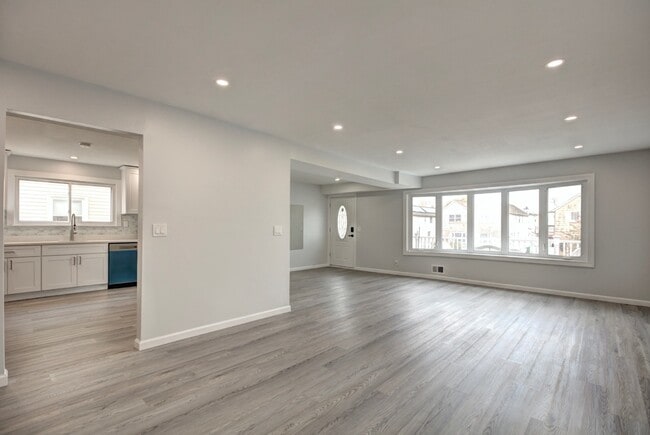 Building Photo - 450 Jefferson Ave