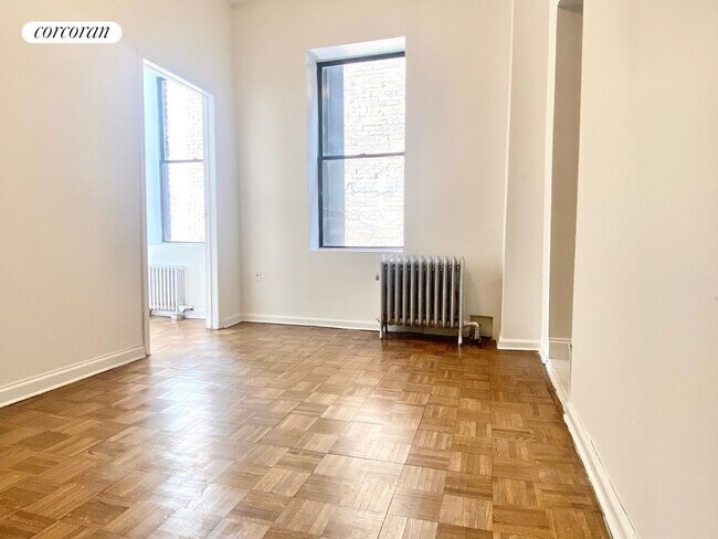 Foto del edificio - 235 E 4th St