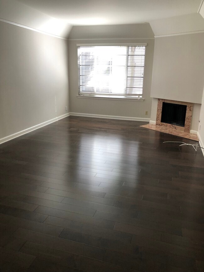 Master bedroom - 11745 Montana Ave