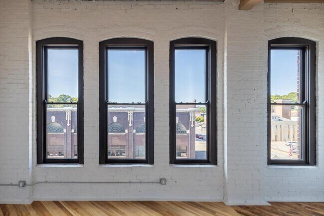 Building Photo - 116 N 4th St