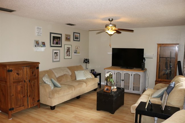 Building Photo - 324 Altara Dr
