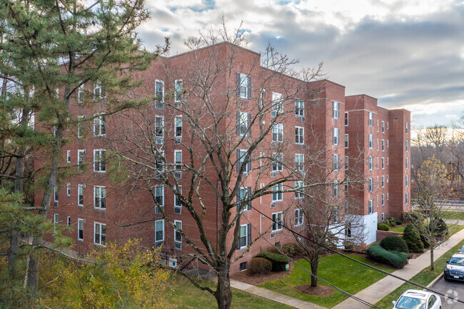 Building Photo - Edgewater Condominium