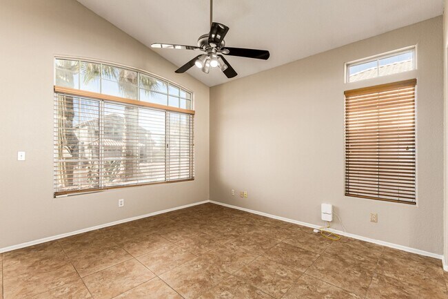 Building Photo - Beautiful 3 bedroom home in Ahwatukee Foothills with sparkling pool!