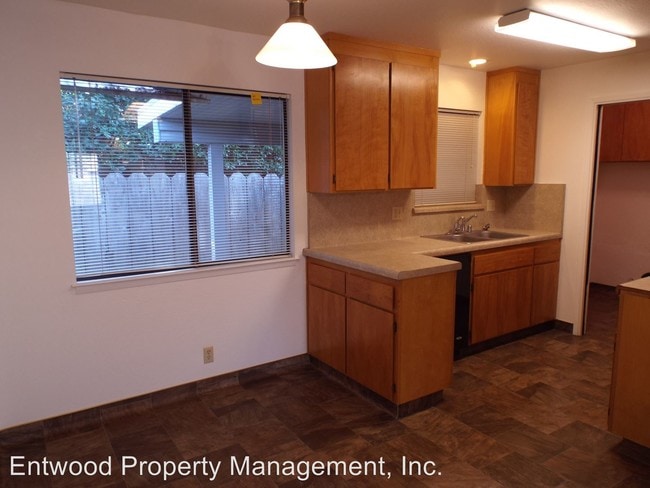 Building Photo - 965 Cyndi Cir