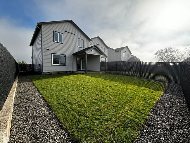 Foto del edificio - Newer Townhome in Quiet Neighborhood!