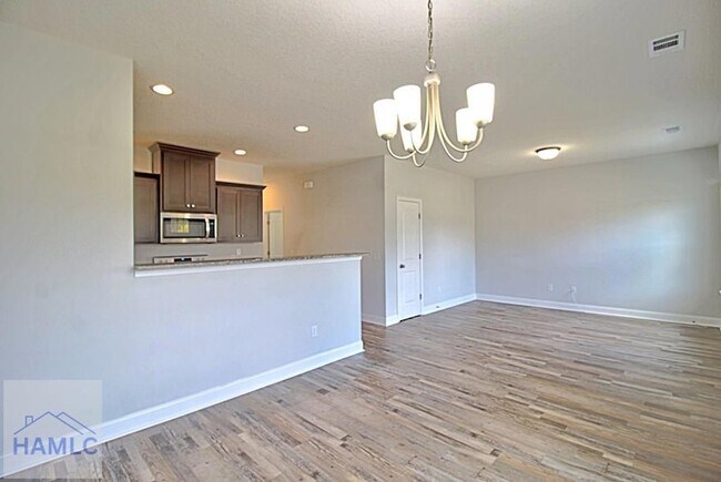 Building Photo - 741 Meloney Dr