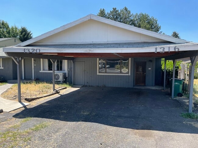 1316 Summers Ln