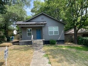 Building Photo - 3220 Lamar St
