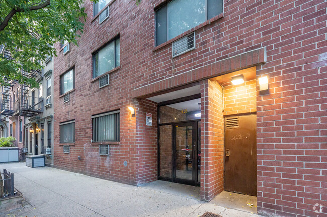 Foto del edificio - 412 W 25th St