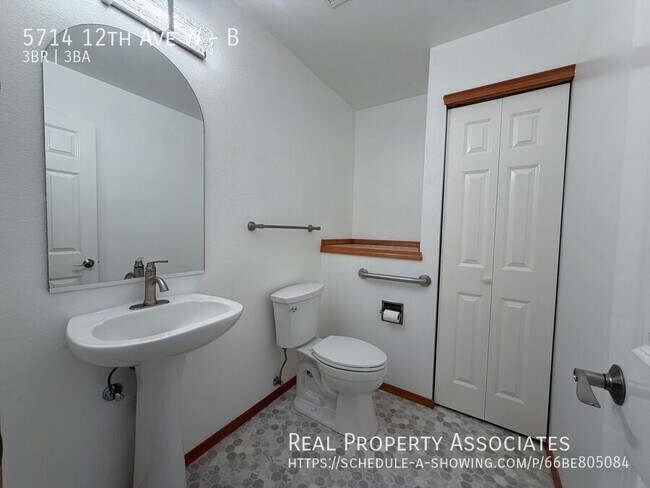 Foto del edificio - 5714 12th Ave W