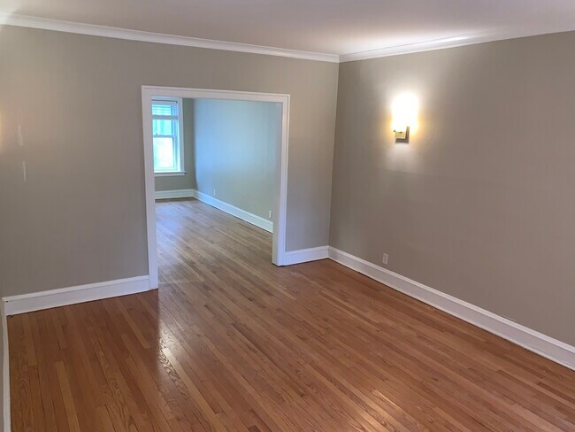 Foto del edificio - 2046 W Farragut Ave