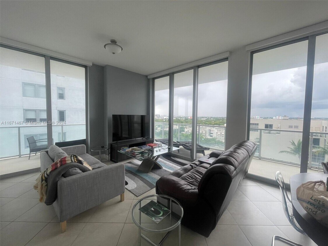 Foto principal - 3470 E Coast Ave